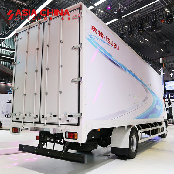 Qingling Isuzu FVR 4x2 Cargo Truck 240PS Box Truck