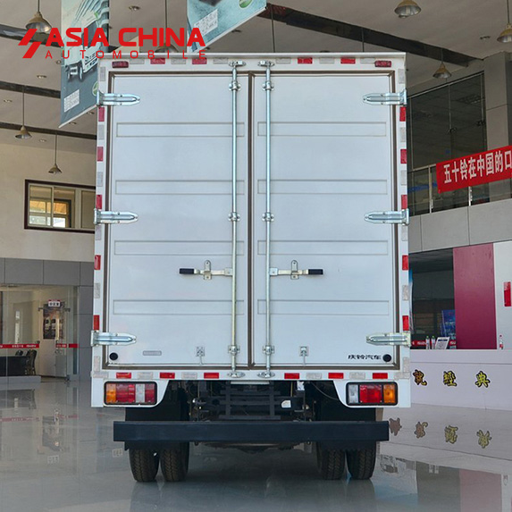 Qingling Isuzu ELF KV600 Cargo Truck with 4K Engine Box Truck Chassis