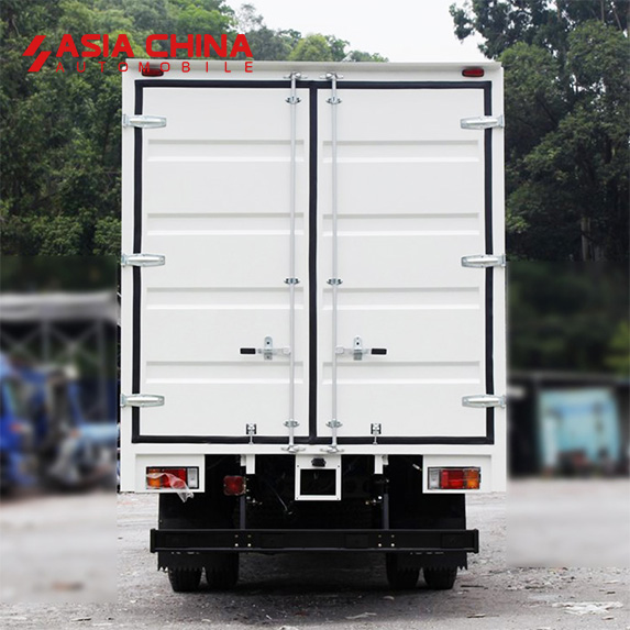 Qingling Isuzu NQR 700P Cargo Truck 4x2 Box Truck